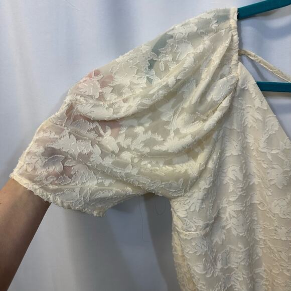 ASTR Cream Romantic Puff Sleeve Bodysuit Blouse Embossed Leaf Small - Picture 5 of 6